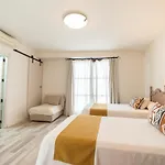 Hotel La Chiquita Hotel 2*