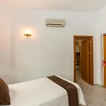 Hotel La Chiquita Hotel 2*