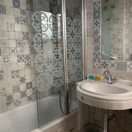 Hotel Gonzalez 2*