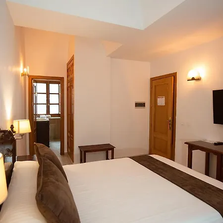 Gonzalez Hotel