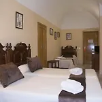 La Chiquita Hotel 2*