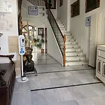 La Chiquita Hotel